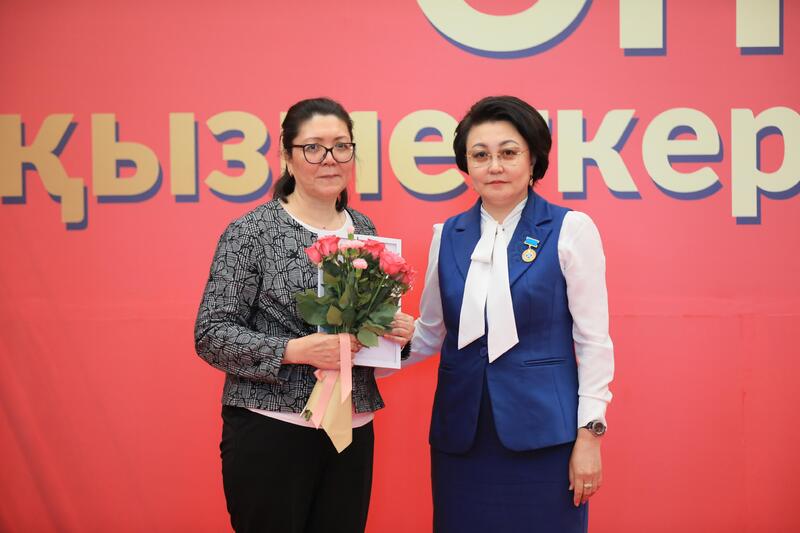 Аким области поздравил работников культуры с профессиональным праздником