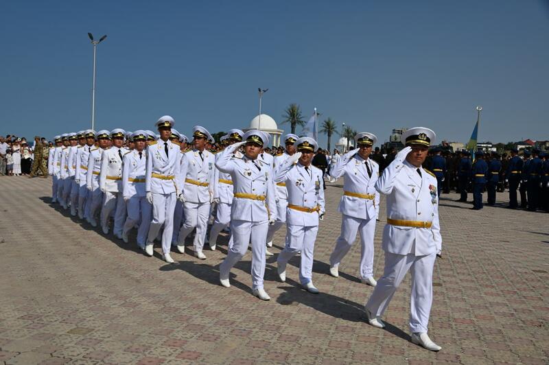 Морская доблесть Казахстана: в Актау отметили годовщину поднятия Военно-морского флага