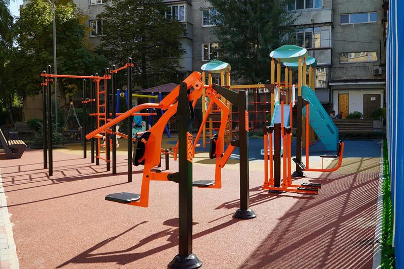 В Медеуском районе Алматы обновляют 60 дворов