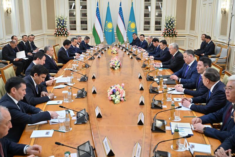 Президент Касым-Жомарт Токаев провел неформальную встречу с Президентом Узбекистана Шавкатом Мирзиёевым