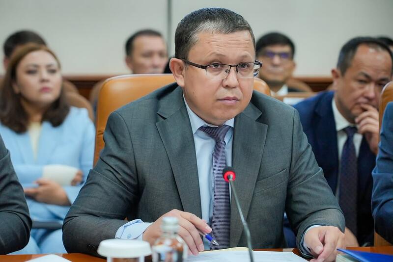 АППАРАТ ОТЫРЫСЫ: ӨЗЕКТІ МӘСЕЛЕЛЕР ҚАРАЛДЫ