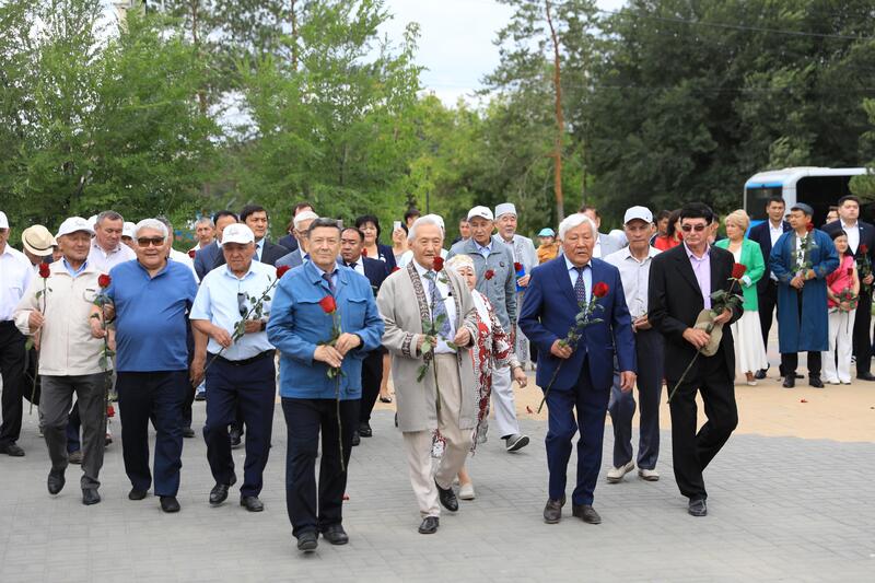 Актобе празднуют 180-летие великого Абая