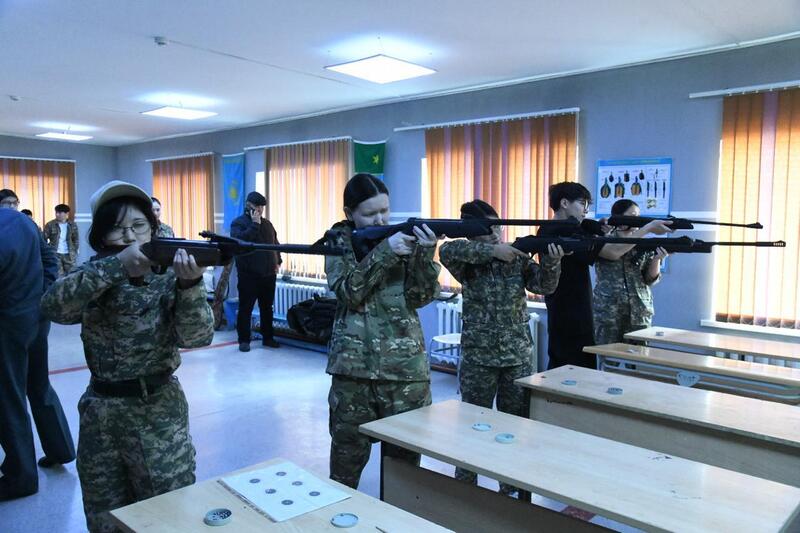 К 80-летию Победы: состязания по стрельбе среди учащихся проходят в Астане
