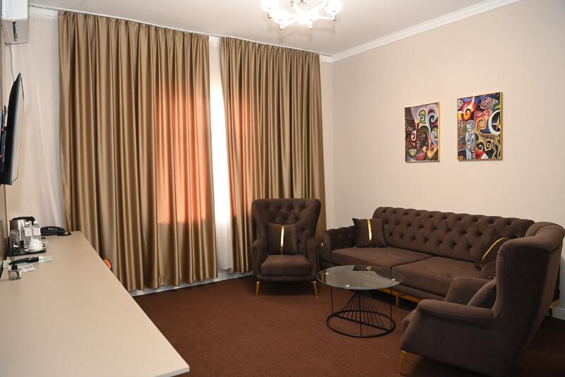 Открылся придорожный сервисный комплекс