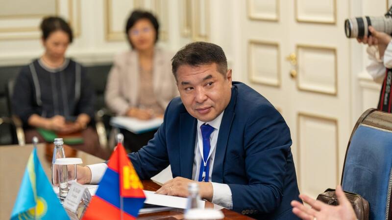 Аким ВКО встретился с послом Монголии