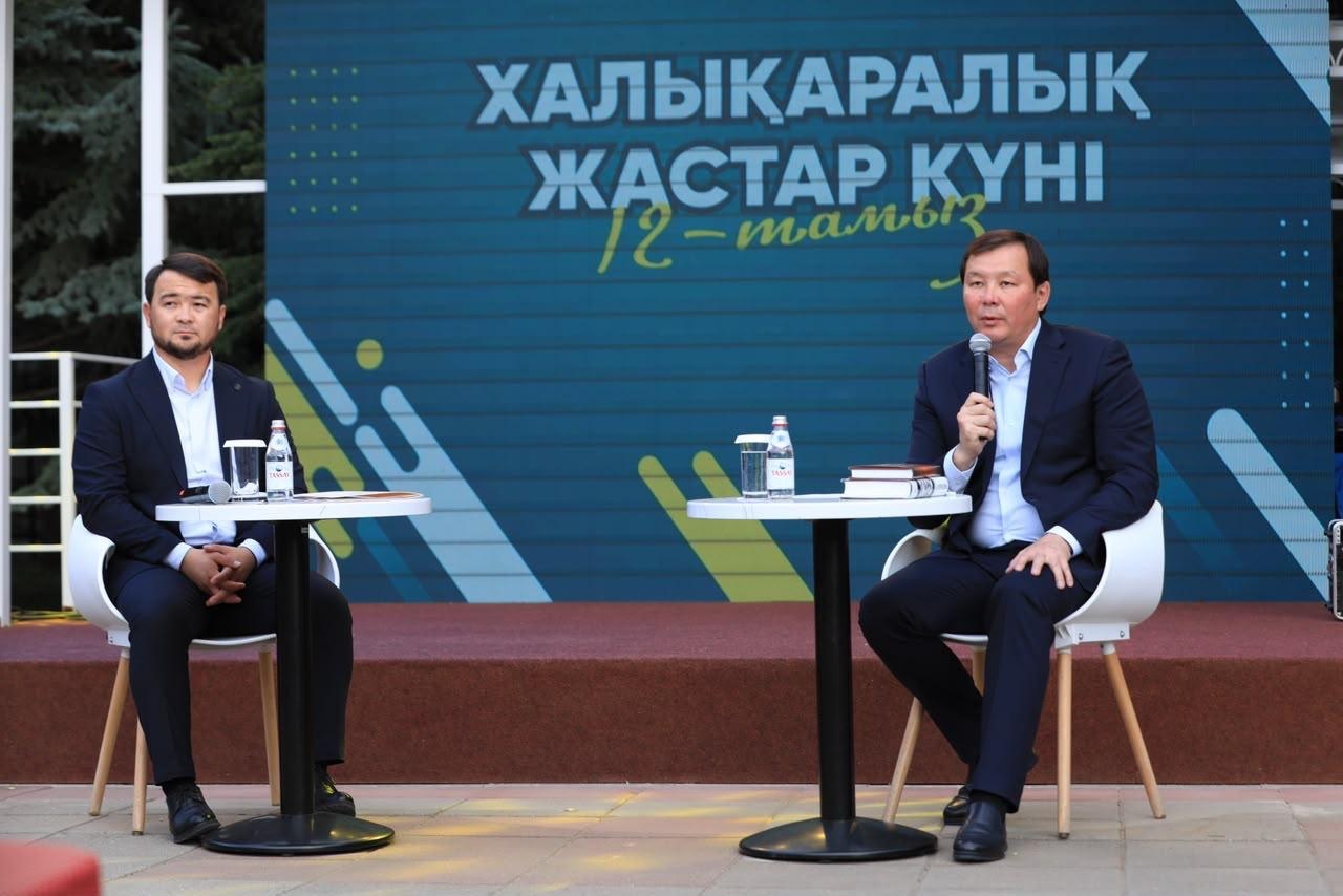 Глава региона Асхат Шахаров пообщался с молодежью в формате «OPEN TALK»