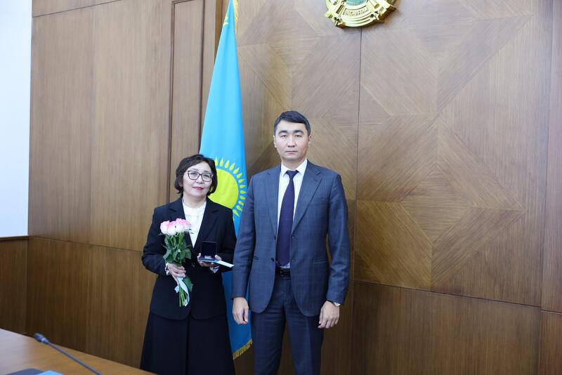 ЛУЧШИЕ РАБОТНИКИ СФЕРЫ ЗДРАВООХРАНЕНИЯ БЫЛИ НАГРАЖДЕНЫ