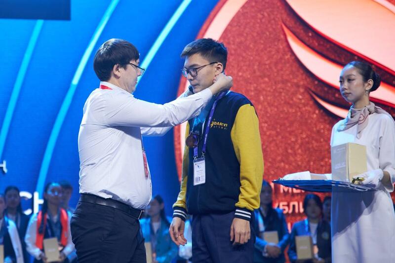 193 награды разыграны на Республиканской олимпиаде по общественно-гуманитарному направлению для учащихся сельских школ