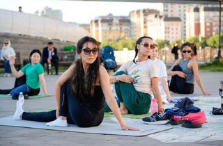 Бесплатные тренировки по йоге на свежем воздухе стартуют в столице
