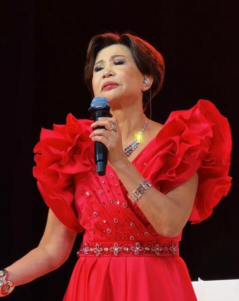 Актюбинцы выразили уважение, встав во время исполнения песни «Әлия»