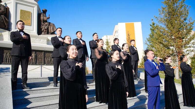 В ВКО прошла церемония поднятия Государственного флага