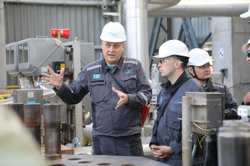 В Атырау проверен ход планового ремонта на газохимическом комплексе KPI