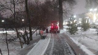 458 единиц техники и 1224 дорожных рабочих задействованы в уборке снега в Алматы