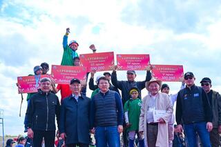 На ипподроме в Актобе на площадке Атшабар на высоком уровне прошли скачки, посвященные 350-летию Монке би