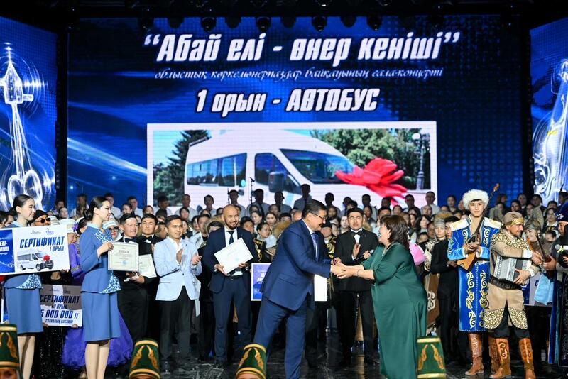Победителю областного конкурса «Абай елі – өнер кеніші» подарили современный сборный сценический комплекс