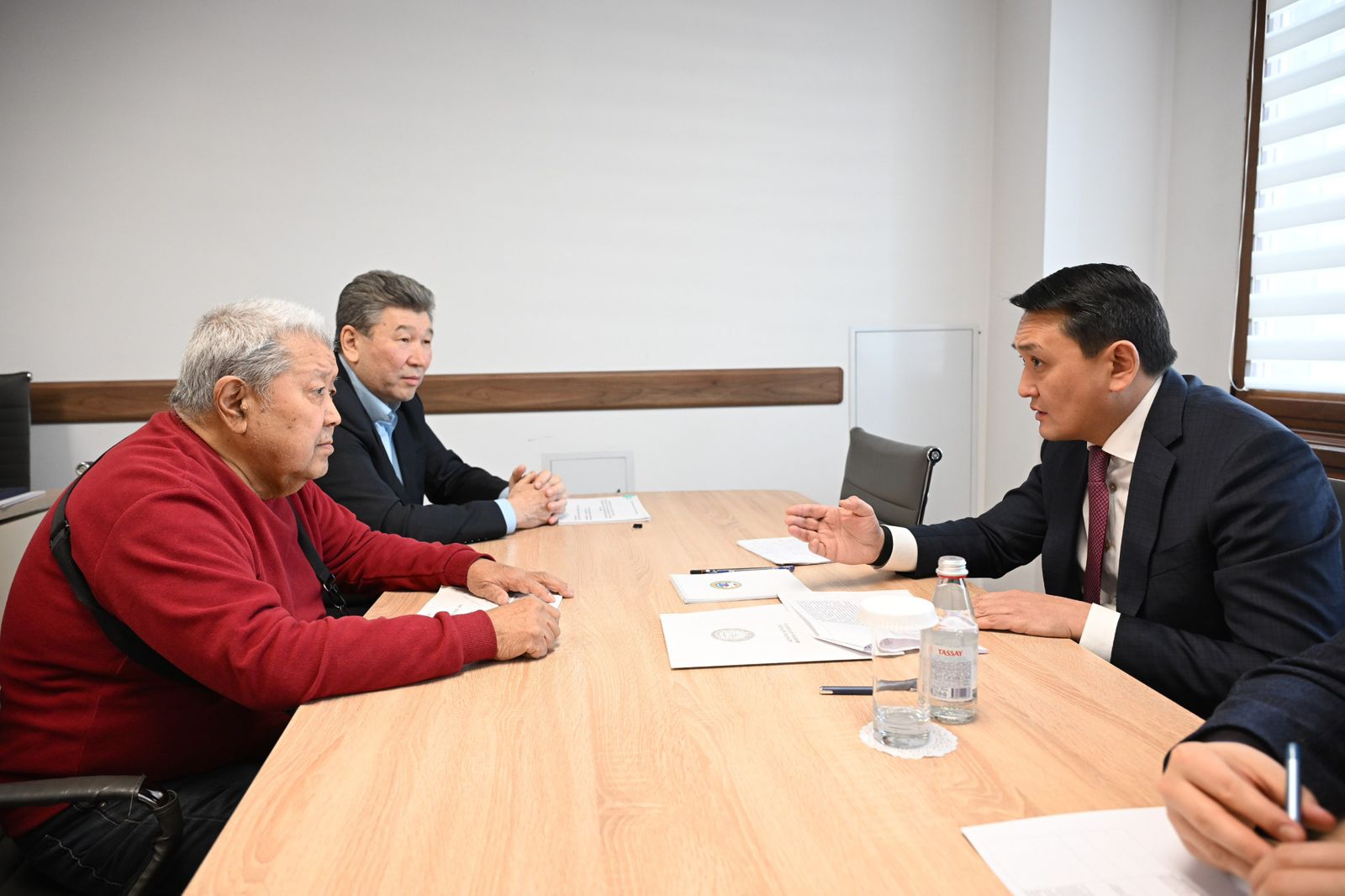 Заместитель акима Алматы Абдрахим Нурлан провел личный прием граждан