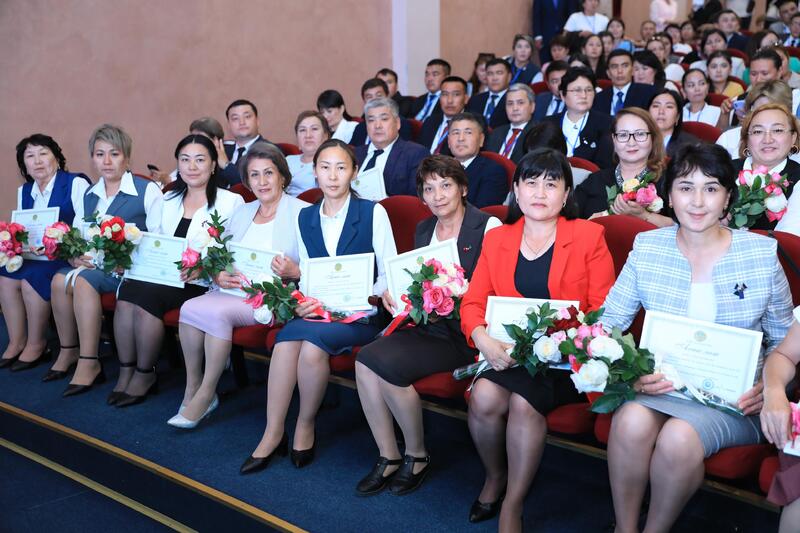 Лучшие школы Актюбинской области получили гранты от акима