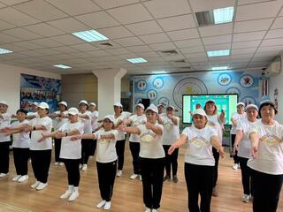 Выпускной для пожилых: столичные пенсионеры завершили курс гимнастики Айкуне