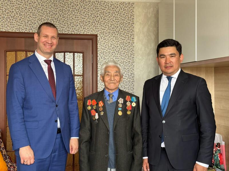 Труженику тыла Теңдік Изақову принесли извинения и выразили благодарность за многолетний труд