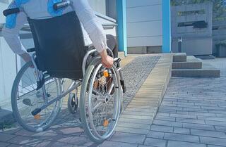 Более 680 объектов адаптировано для лиц с инвалидностью в Алматы в 2023 году