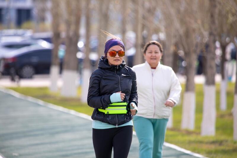 «Таза Қазақстан»: около 1200 человек приняли участие в акции по уборке территории на открытии бегового сезона в Астане