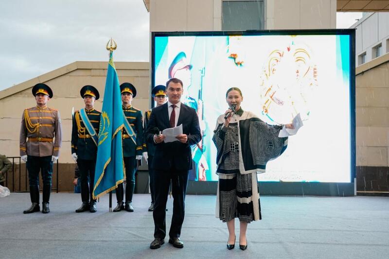 День госсимволов: торжественное шествие и концерт провели в Астане