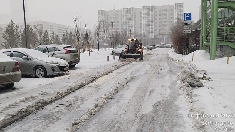 Более 3 000 дорожных рабочих и свыше 1 700 единиц спецтехники задействовано в снегоуборочных работах в Астане