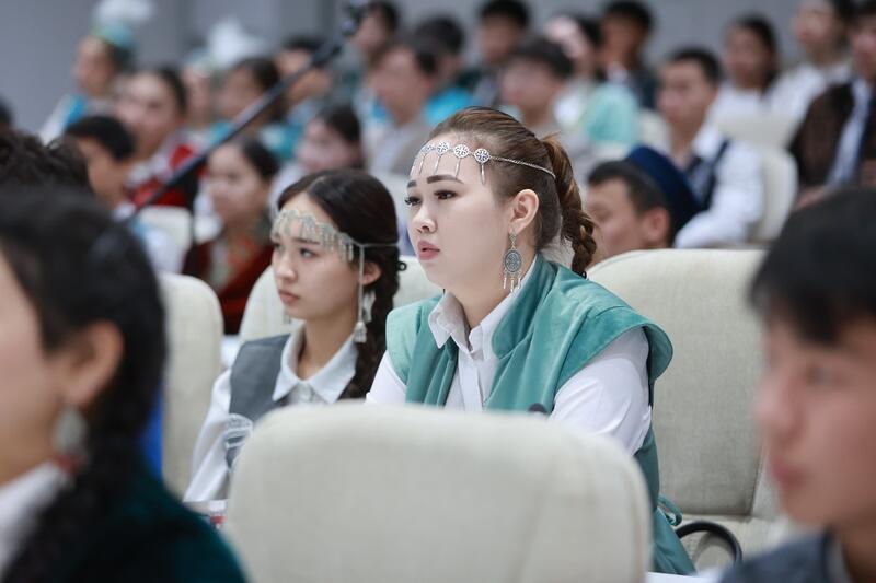 Ербол Карашукеев встретился с финалистами второго сезона «Ой шебері»