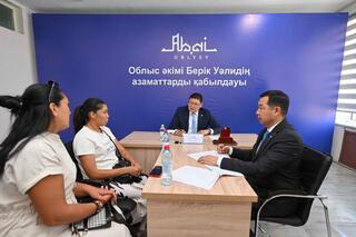 Аким области принял жителей Урджарского района по личным вопросам