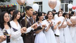 «ПОСЛЕДНИЙ ЗВОНОК»: В АРЫСЕ 1249 УЧЕНИКОВ ЗАВЕРШИЛИ ШКОЛУ