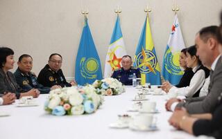 Министр обороны поздравил педагогов военных колледжей с Днем учителя