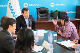 А.Шахаров провел прием граждан в общественной приемной партии «Amanat»
