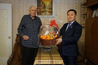 В Усть-Каменогорске тепло поздравили представителей старшего поколения, которые вносят неоценимый вклад в развитие и процветание всей страны