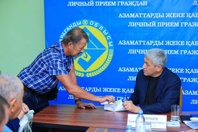 Ермаганбет Булекпаев встретился с жителями Абайского района