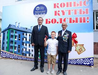 Очередникам вручили ключи от квартир в городе Шу