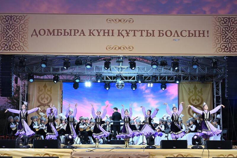 Национальный день домбры: в Жетісу домбристы синхронно сыграли кюй «Алқиса» совместно с музыкантами из 10 стран мира