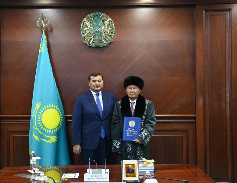 Государственному и общественному деятелю Бакбергену Досманбетову 80 лет