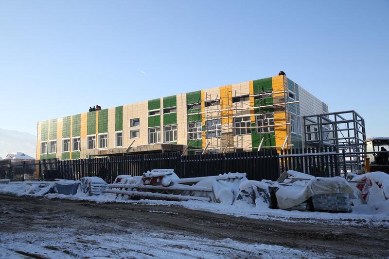 Аким Алматы проверил ход строительства ряда социальных объектов