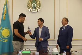 Ернуру Жукену, пострадавшему в результате взрыва газа в Талдыкоргане вручили ключи от двухкомнатной квартиры