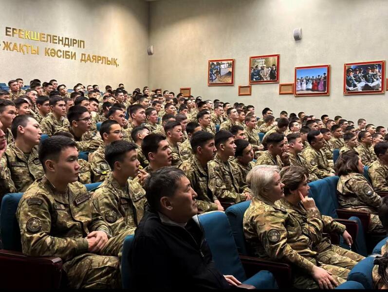 Военный музей представил кадетам экспозицию древнего вооружения