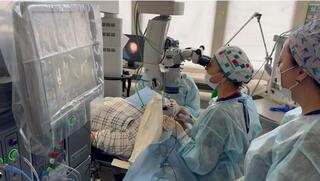 Врачи Алматы помогли частично восстановить зрение пациенту после тяжелой травмы глаза