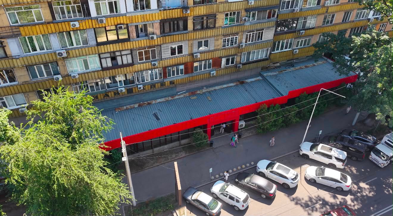 Пристройку к супермаркету в центре Алматы демонтировали по решению суда