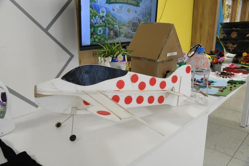 Столичные школьники представили свои эко-идеи на выставке в Астане