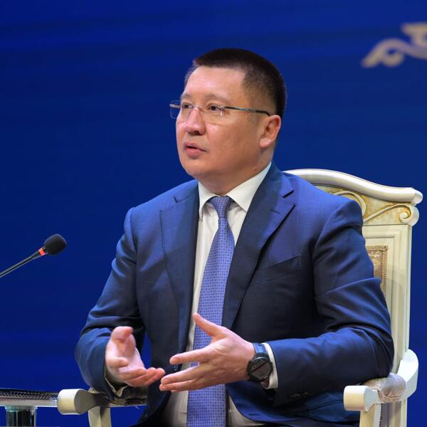 Аким Павлодарской области Асаин Байханов провел встречу с жителями Аксу: в центре внимания — вопросы развития города