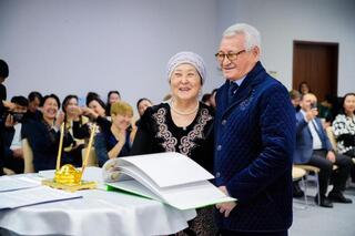 «Семья - сокровище нации»: в Астане молодые пары заключили брак в день семьи