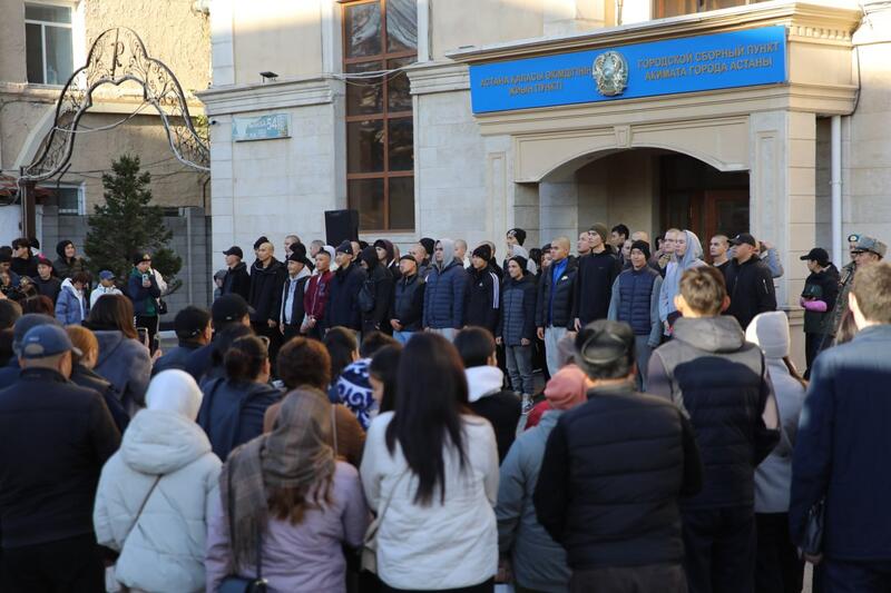 Столичные новобранцы отправились на службу в Десантно-штурмовые войска