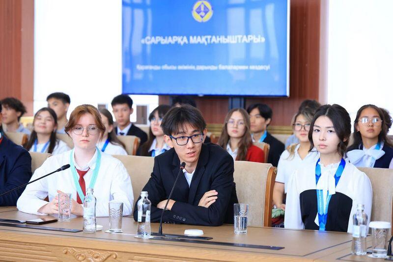 Ермаганбет Булекпаев встретился с лучшими школьниками Карагандинской области