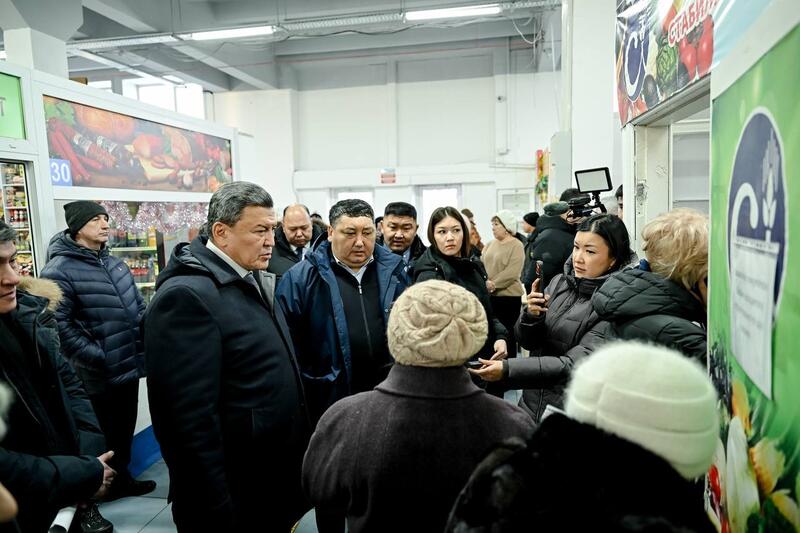 Аким области проверил цены на продукты питания