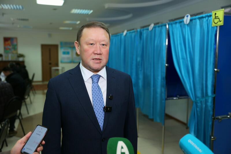 Аким Костанайской области проголосовал на референдуме