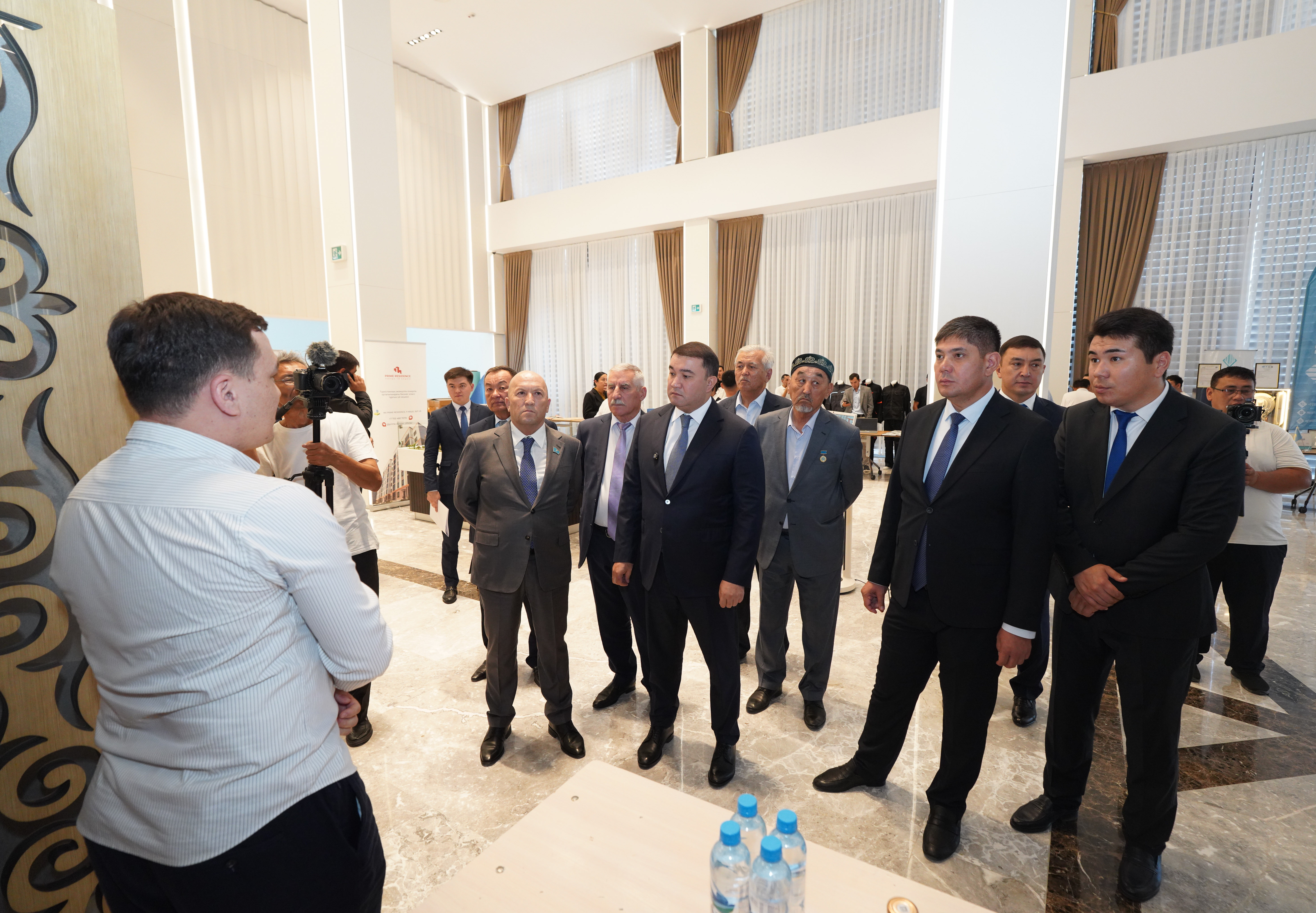 В ТУРКЕСТАНСКОЙ ОБЛАСТИ ЧЕСТВОВАЛИ СТРОИТЕЛЕЙ